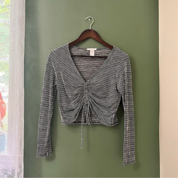 Caution To The Wind Black and White Ruched Blouse - Picture 1 of 6